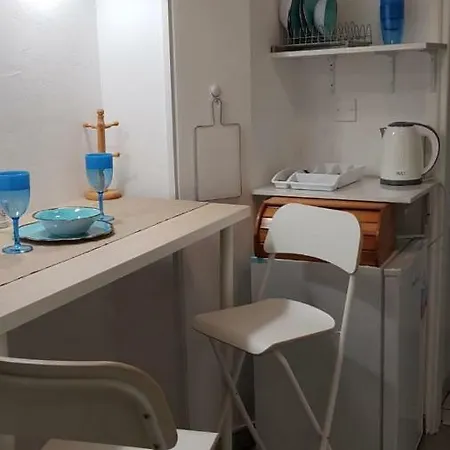 아파트 Larrys Castle A/c Studio 레메소스