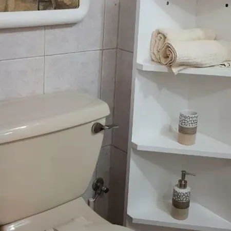아파트 Larrys Castle A/c Studio